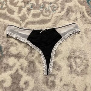 Black and white panties 🖤🤍
